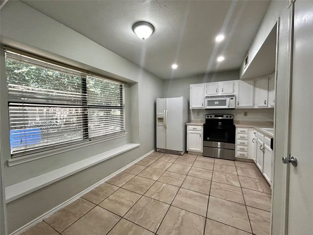 4205 Greencrest Drive, Arlington, TX 76016