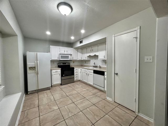 4205 Greencrest Drive, Arlington, TX 76016