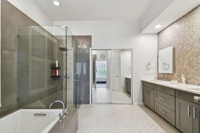 10502 CASTLEFORD WAY, Tampa, FL 33626
