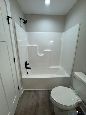 1306 General Puller Hwy, Middlesex, VA 23149