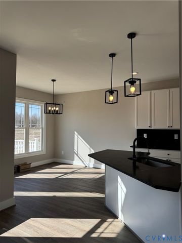 1306 General Puller Hwy, Middlesex, VA 23149