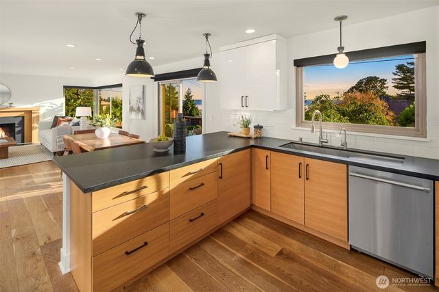 8459 40th Avenue SW, Seattle, WA 98136
