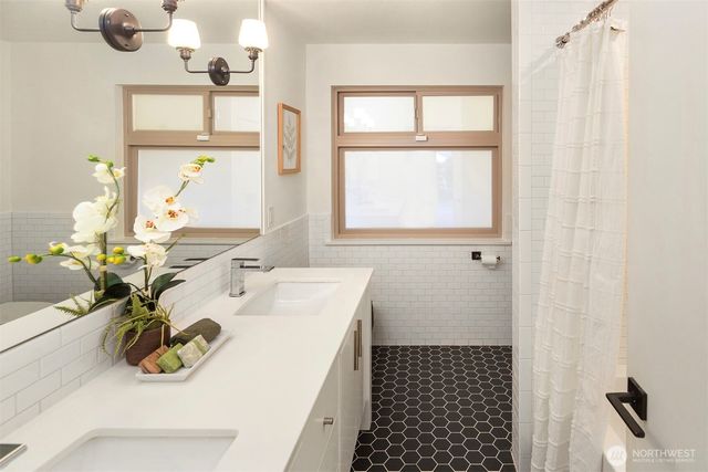 8459 40th Avenue SW, Seattle, WA 98136
