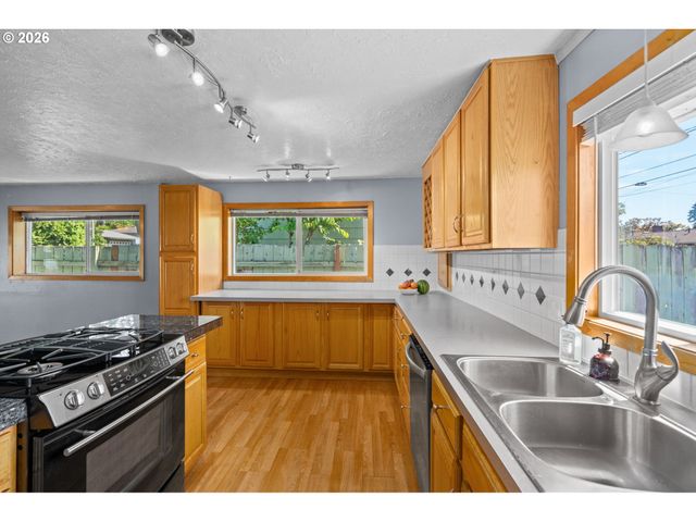 3251 Se 179TH Ave, Portland, OR 97236
