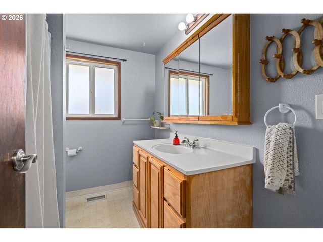 3251 Se 179TH Ave, Portland, OR 97236