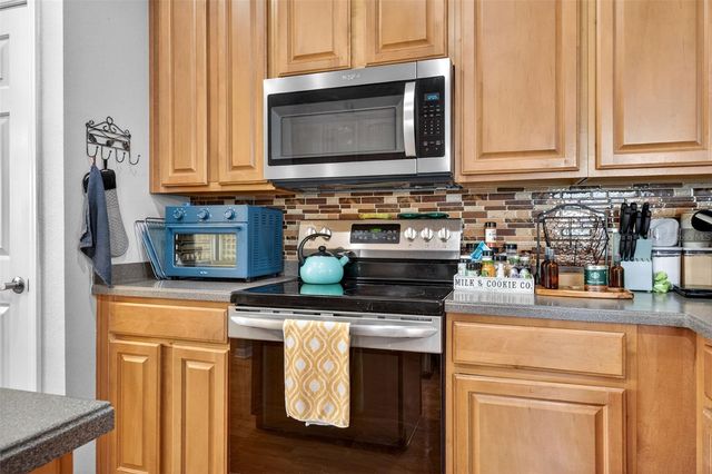 9018 N RIVER ROAD, Tampa, FL 33635