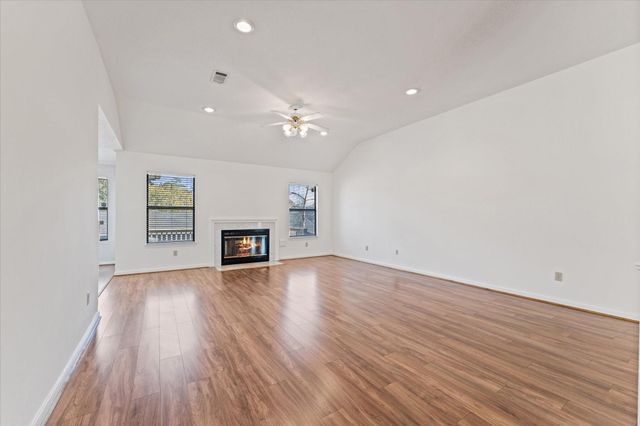 215 Deep Dale Lane, Conroe, TX 77304