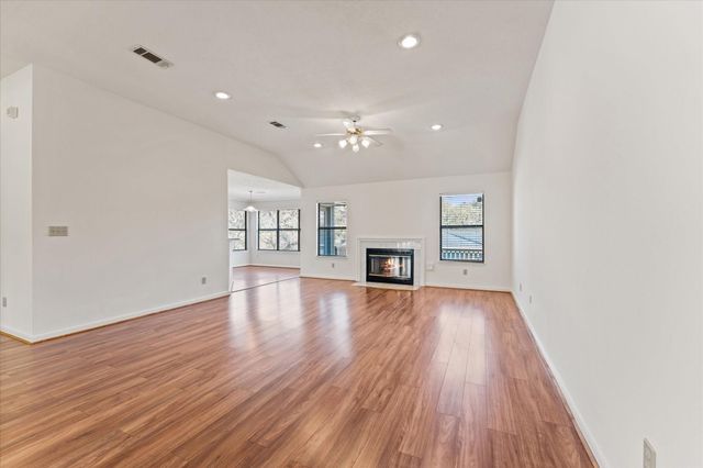 215 Deep Dale Lane, Conroe, TX 77304