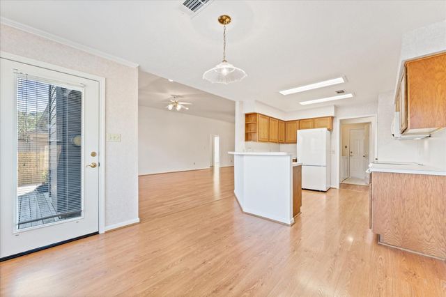 215 Deep Dale Lane, Conroe, TX 77304