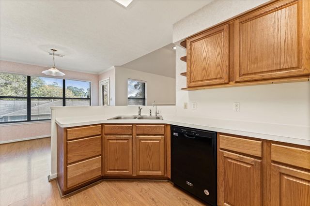 215 Deep Dale Lane, Conroe, TX 77304