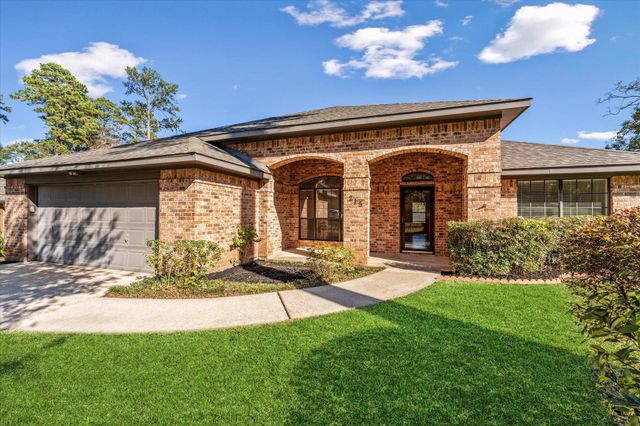 215 Deep Dale Lane, Conroe, TX 77304