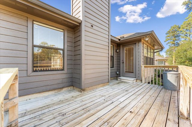 215 Deep Dale Lane, Conroe, TX 77304