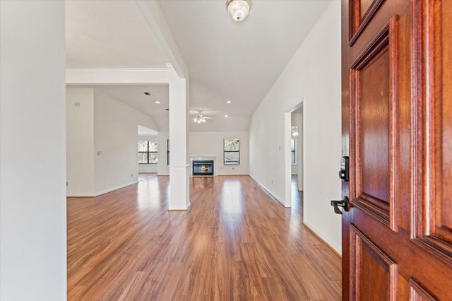 215 Deep Dale Lane, Conroe, TX 77304