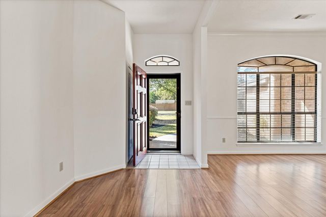 215 Deep Dale Lane, Conroe, TX 77304