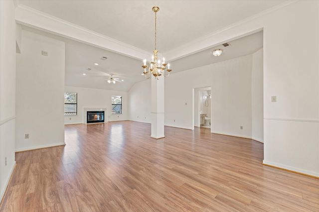 215 Deep Dale Lane, Conroe, TX 77304