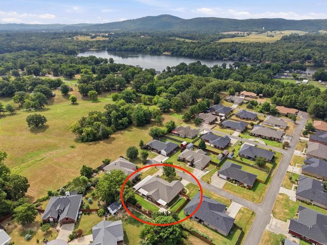 105 Wolfhowl Lane, Hot Springs, AR 71913