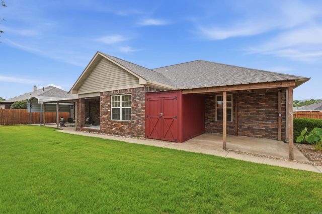 105 Wolfhowl Lane, Hot Springs, AR 71913