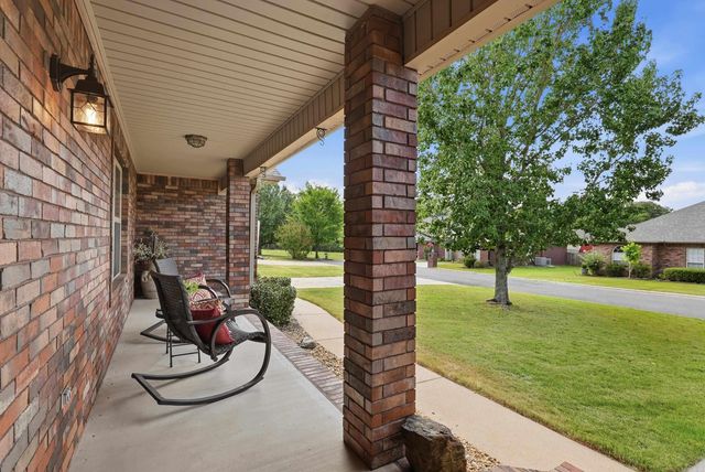 105 Wolfhowl Lane, Hot Springs, AR 71913