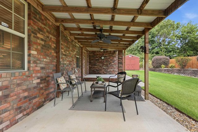 105 Wolfhowl Lane, Hot Springs, AR 71913