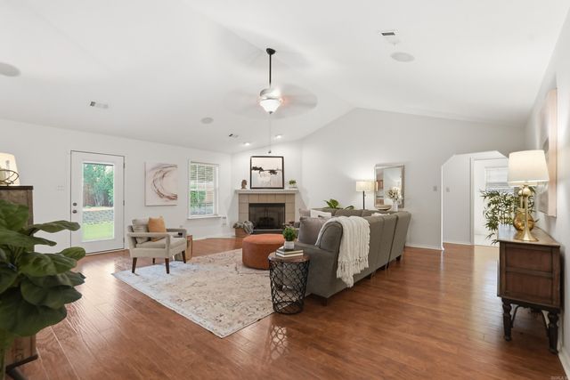 105 Wolfhowl Lane, Hot Springs, AR 71913