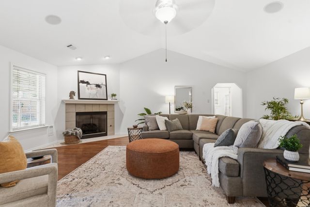 105 Wolfhowl Lane, Hot Springs, AR 71913
