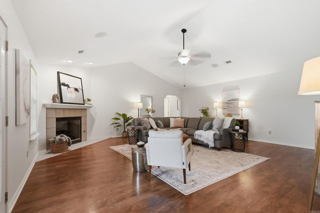 105 Wolfhowl Lane, Hot Springs, AR 71913