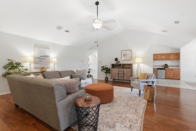 105 Wolfhowl Lane, Hot Springs, AR 71913