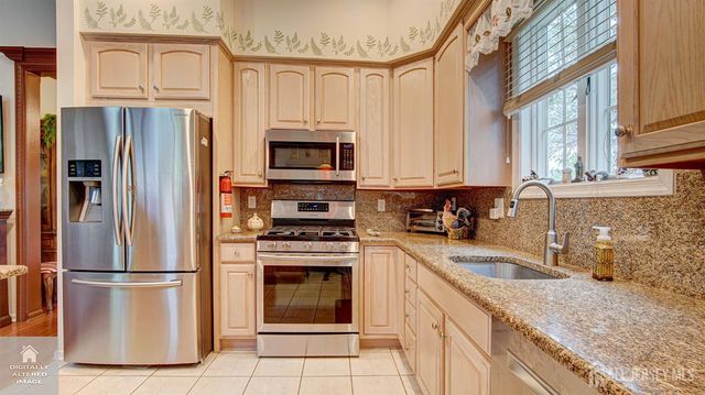 1 Kingston Court, Monroe, NJ 08831