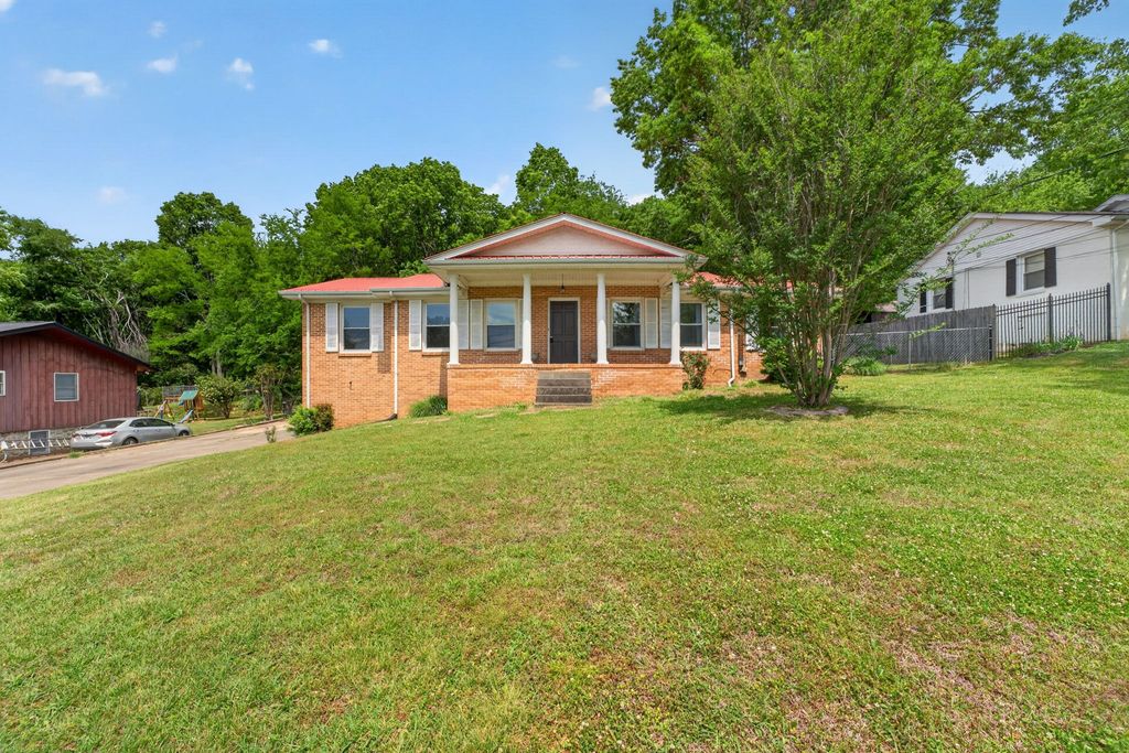 621 Carmack Ave, Carthage, TN 37030
