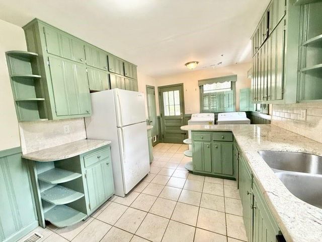 2076 Azalea Circle, Decatur, GA 30033