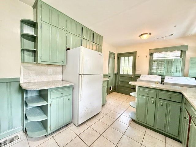 2076 Azalea Circle, Decatur, GA 30033