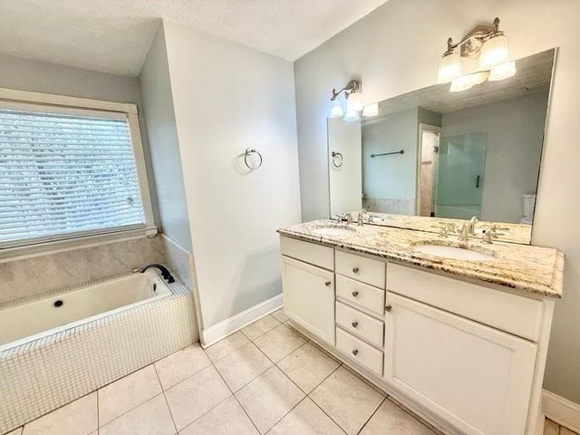 2076 Azalea Circle, Decatur, GA 30033