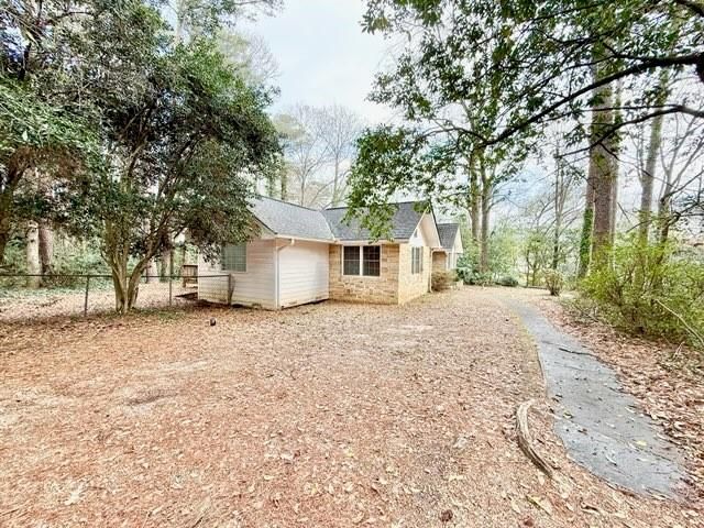 2076 Azalea Circle, Decatur, GA 30033