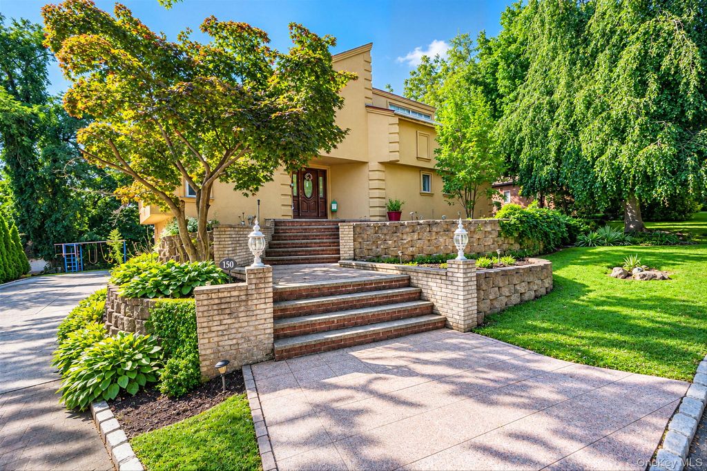 150 Mimosa Drive, Roslyn, NY 11576 — photo 3