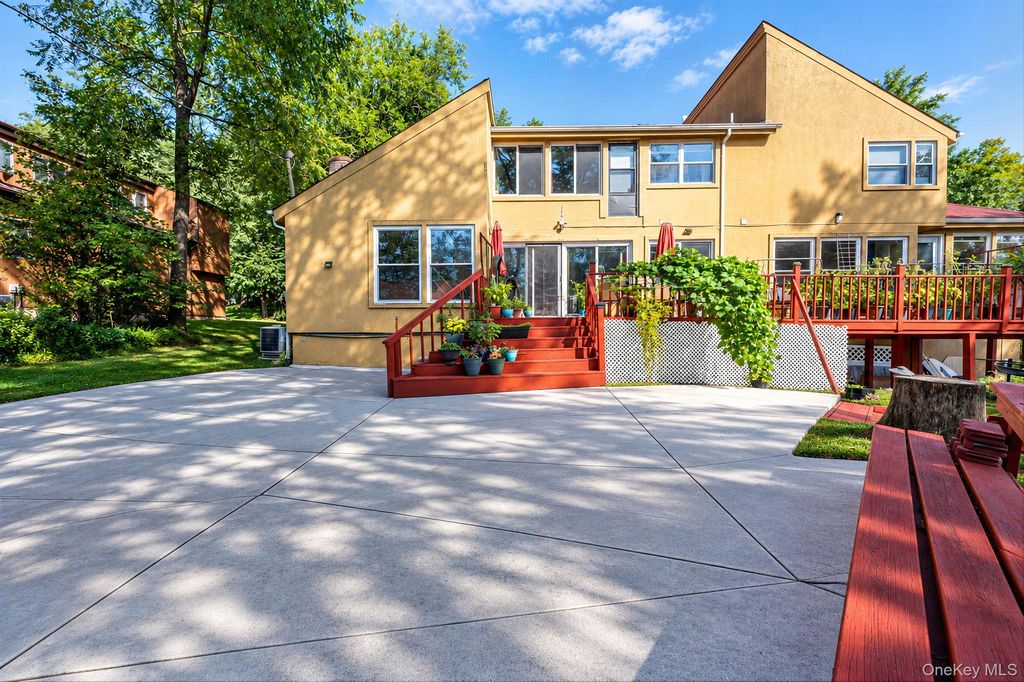 150 Mimosa Drive, Roslyn, NY 11576 — photo 5
