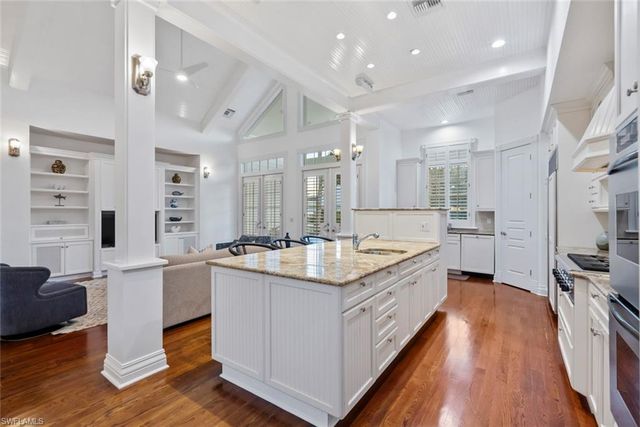 1551 Gulf Shore BLVD S, Naples, FL 34102