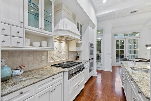 1551 Gulf Shore BLVD S, Naples, FL 34102