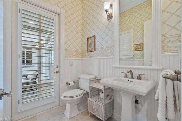 1551 Gulf Shore BLVD S, Naples, FL 34102