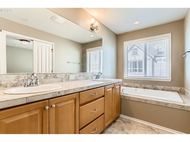 16159 Nw CENTINE Ln, Portland, OR 97229