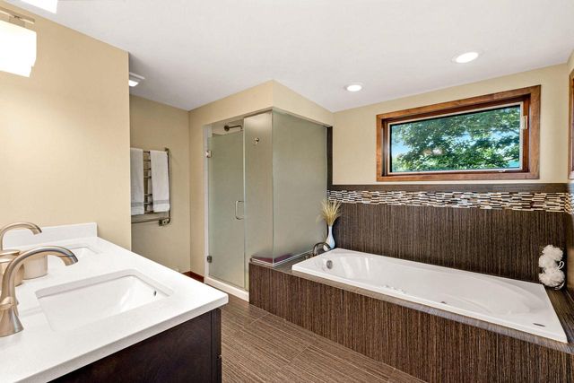 1530 Fairhaven BOULEVARD, Elm Grove, WI 53122