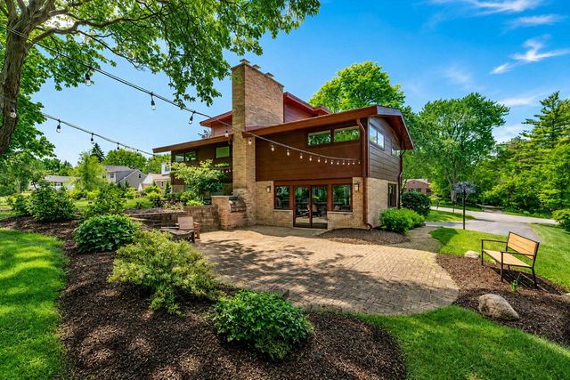 1530 Fairhaven BOULEVARD, Elm Grove, WI 53122