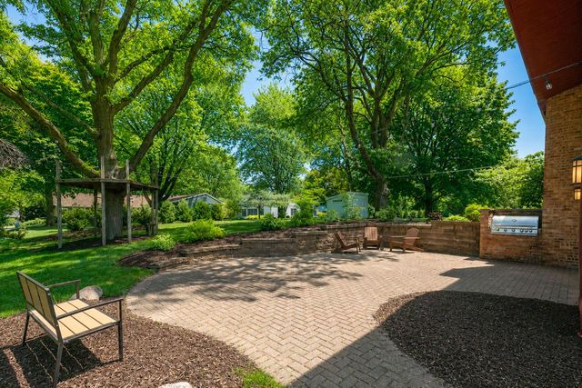 1530 Fairhaven BOULEVARD, Elm Grove, WI 53122