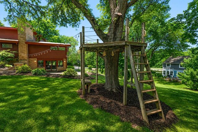 1530 Fairhaven BOULEVARD, Elm Grove, WI 53122