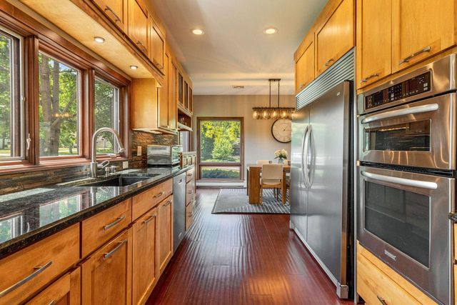1530 Fairhaven BOULEVARD, Elm Grove, WI 53122
