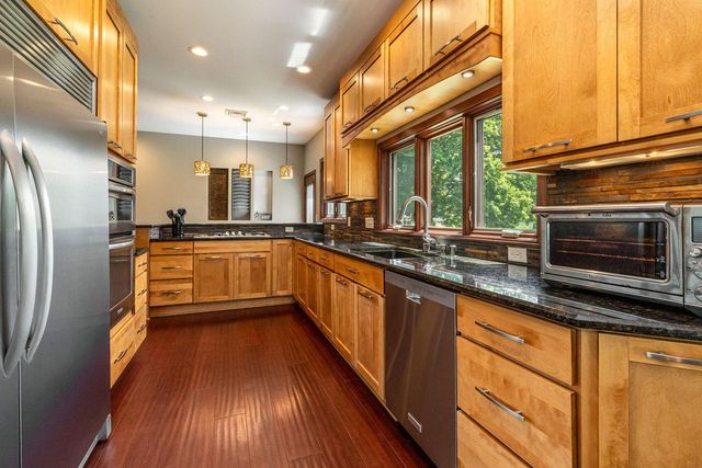 1530 Fairhaven BOULEVARD, Elm Grove, WI 53122