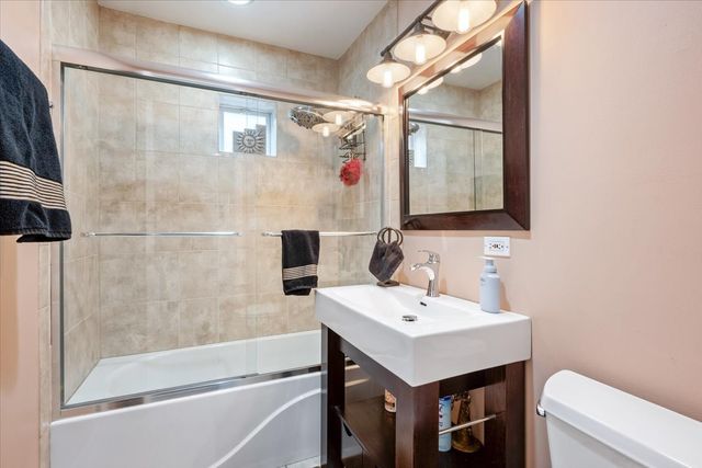 5877 N Central Avenue, Chicago, IL 60646