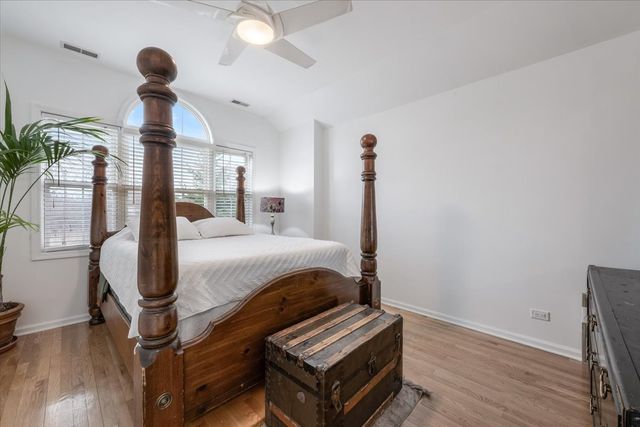 5877 N Central Avenue, Chicago, IL 60646