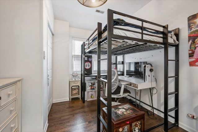 5877 N Central Avenue, Chicago, IL 60646