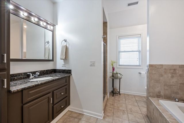 5877 N Central Avenue, Chicago, IL 60646