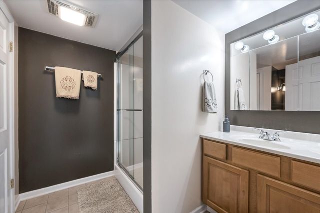 5877 N Central Avenue, Chicago, IL 60646